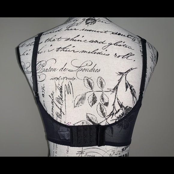 Victoria’s Secret Dream Angels Push-Up Bra - Picture 3 of 5